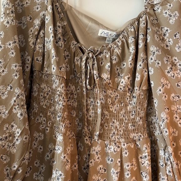 She + Sky Floral Smocked Romper - Brown - Picture 3 of 5